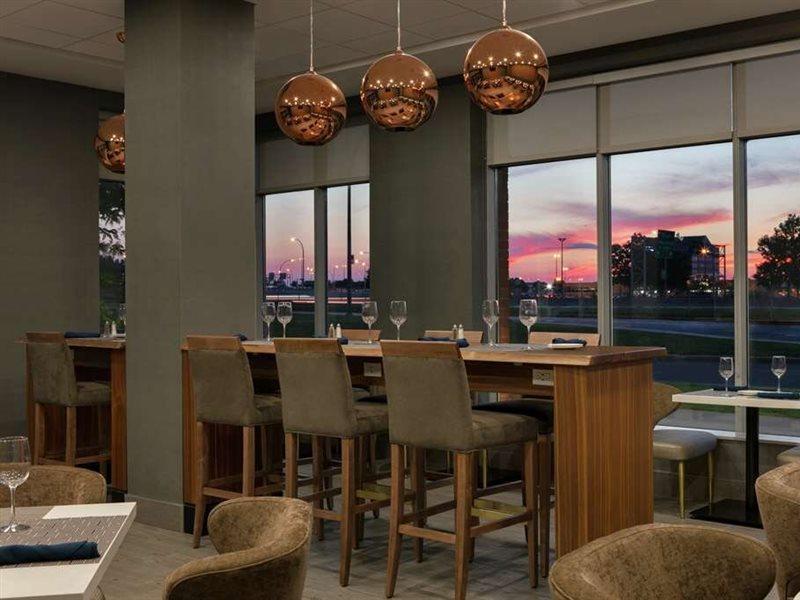 Embassy Suites By Hilton Montreal Airport Pointe-Claire Bagian luar foto