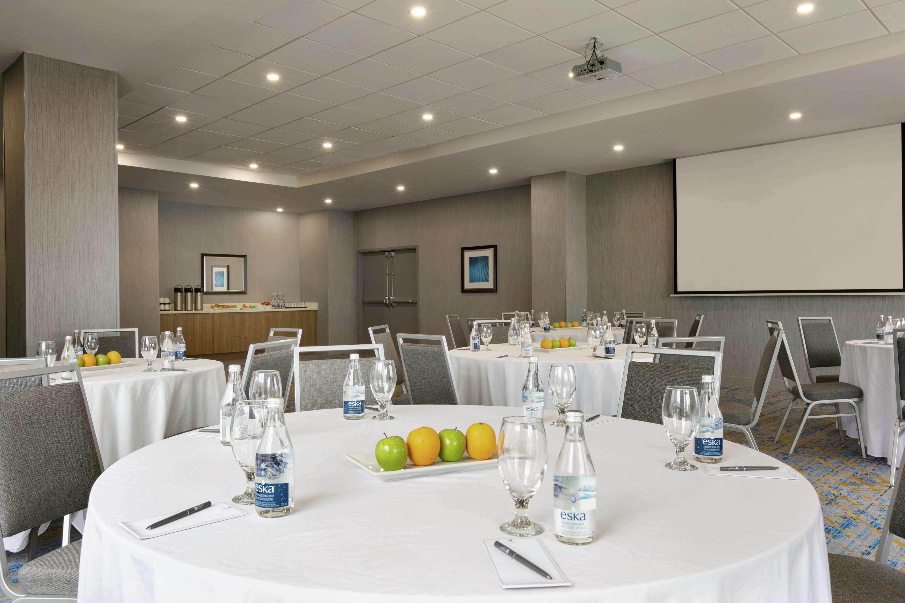 Embassy Suites By Hilton Montreal Airport Pointe-Claire Bagian luar foto