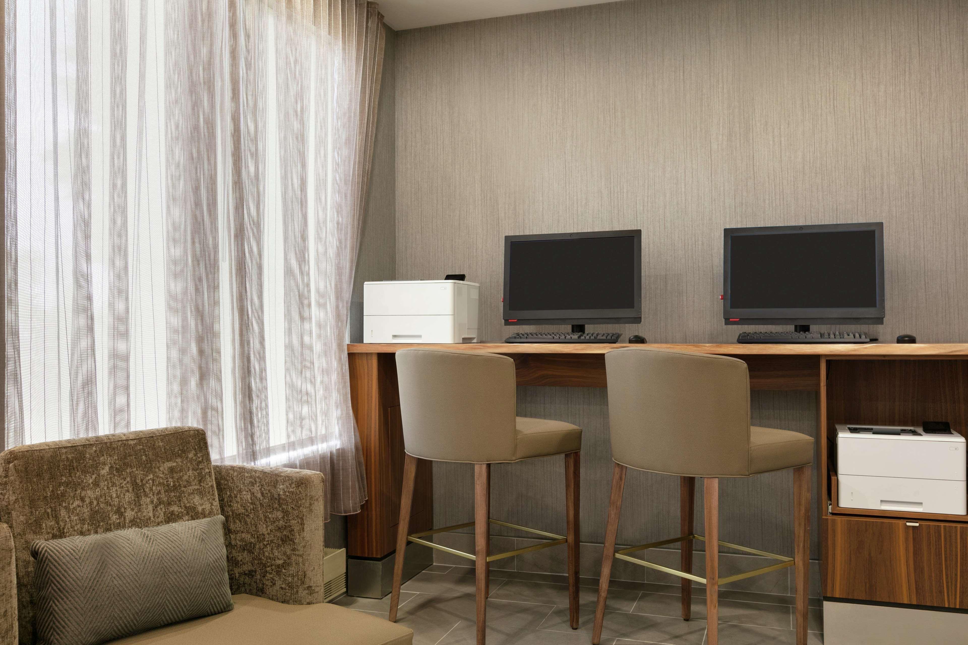 Embassy Suites By Hilton Montreal Airport Pointe-Claire Bagian luar foto