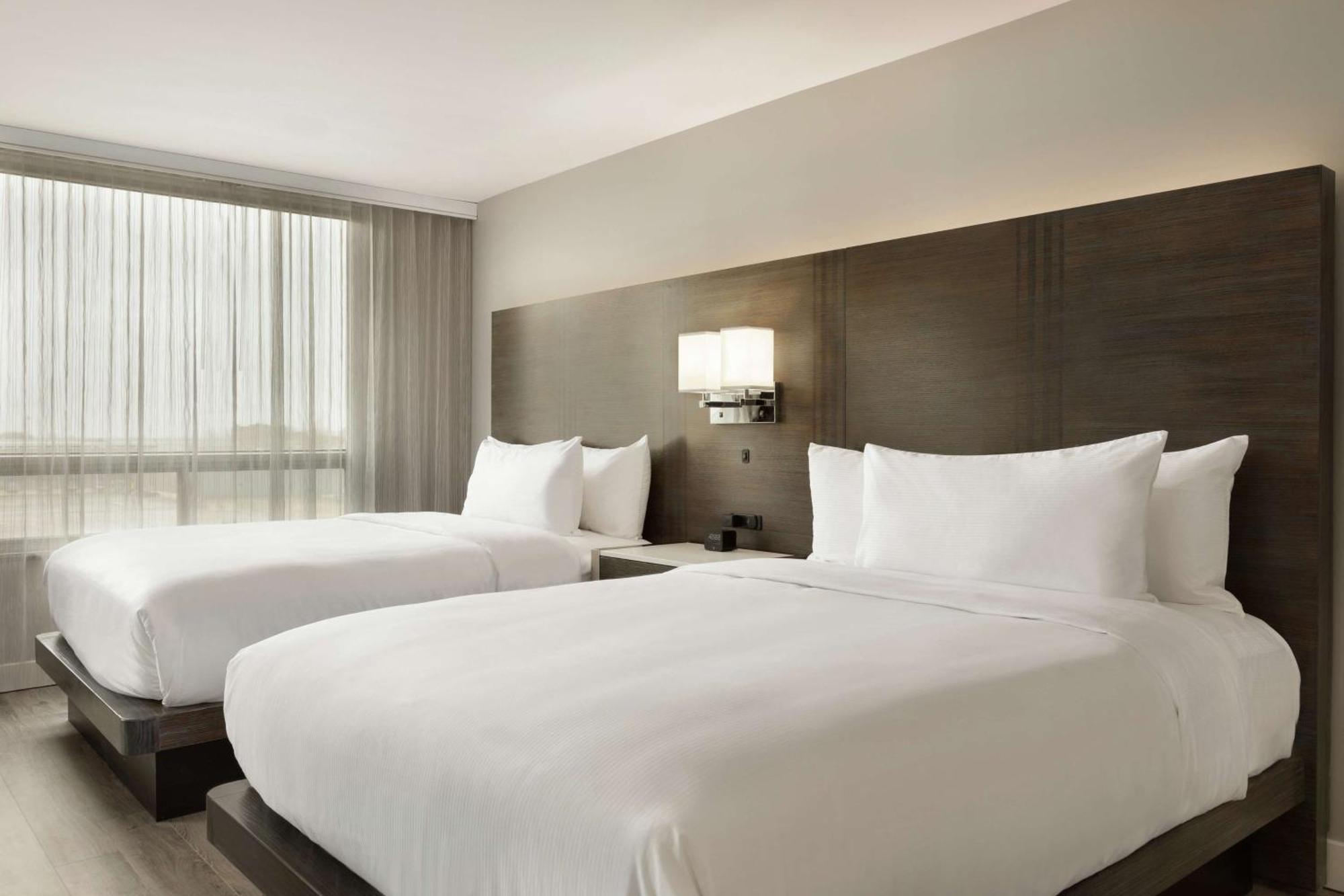 Embassy Suites By Hilton Montreal Airport Pointe-Claire Bagian luar foto