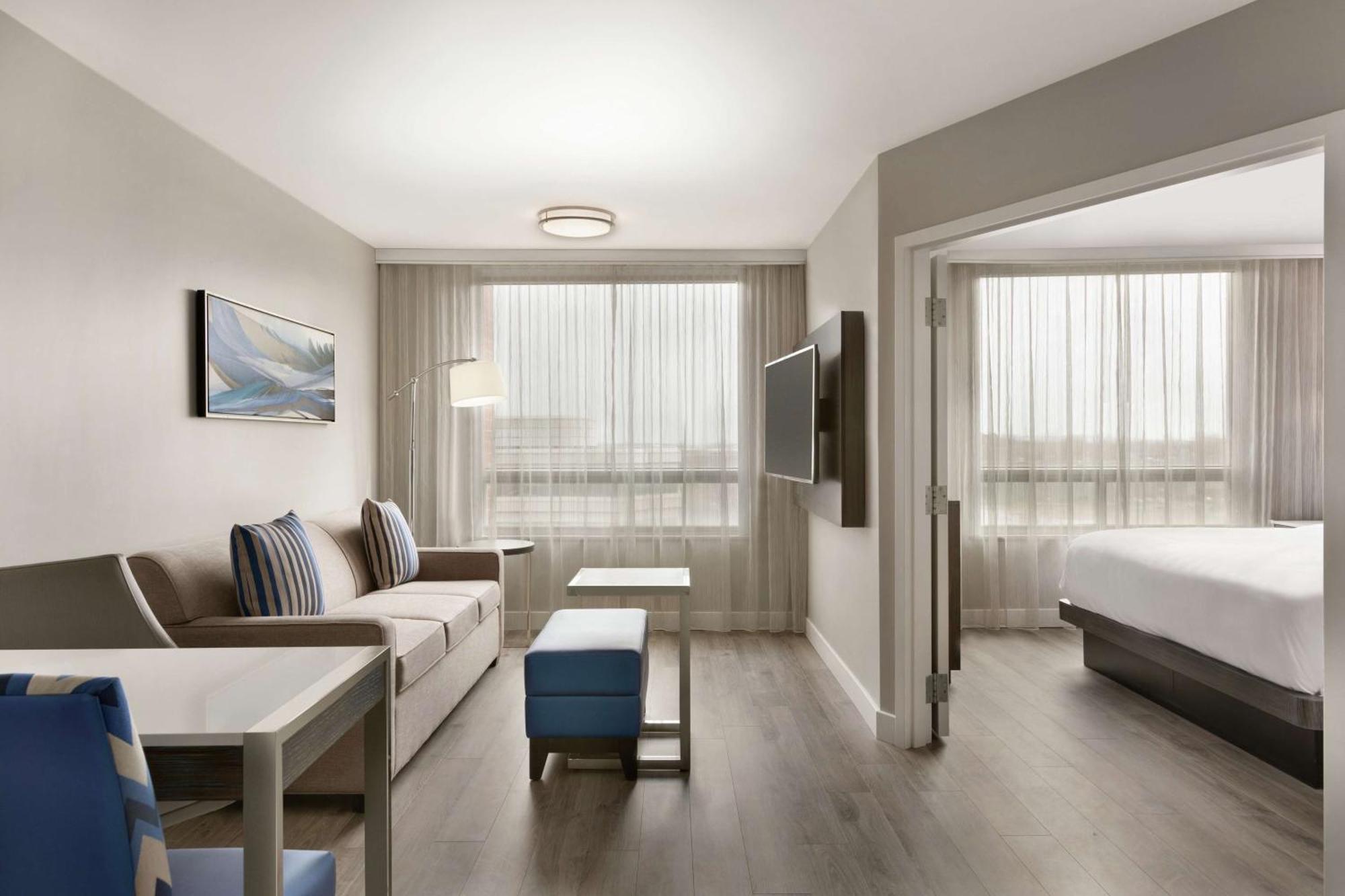 Embassy Suites By Hilton Montreal Airport Pointe-Claire Bagian luar foto