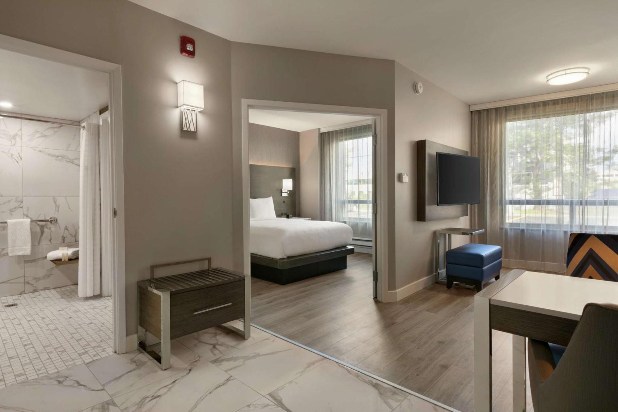Embassy Suites By Hilton Montreal Airport Pointe-Claire Bagian luar foto