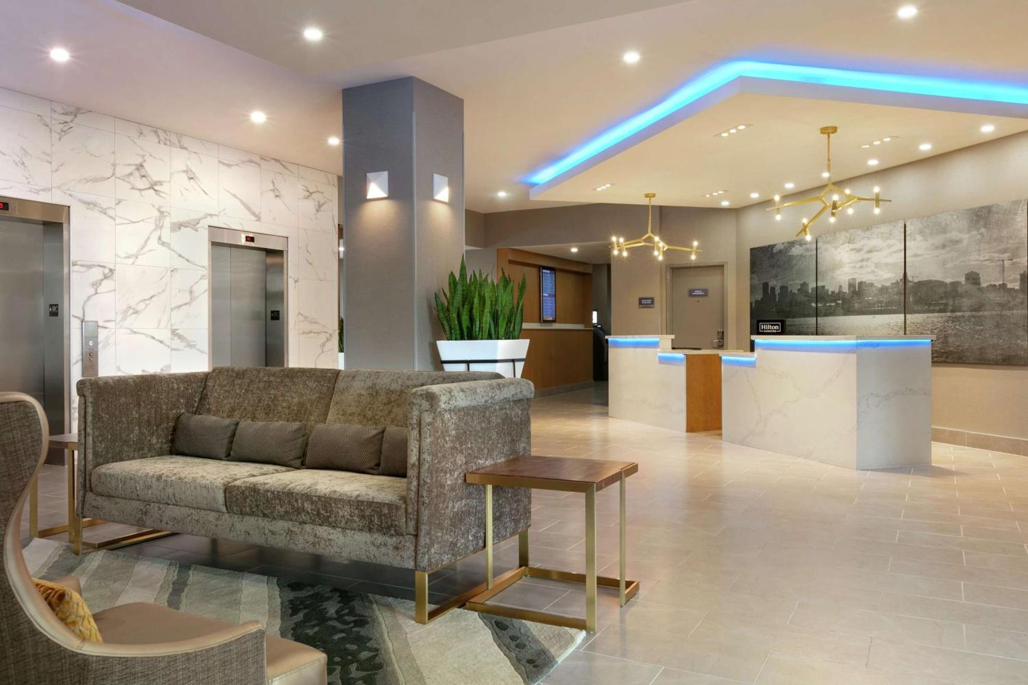 Embassy Suites By Hilton Montreal Airport Pointe-Claire Bagian luar foto