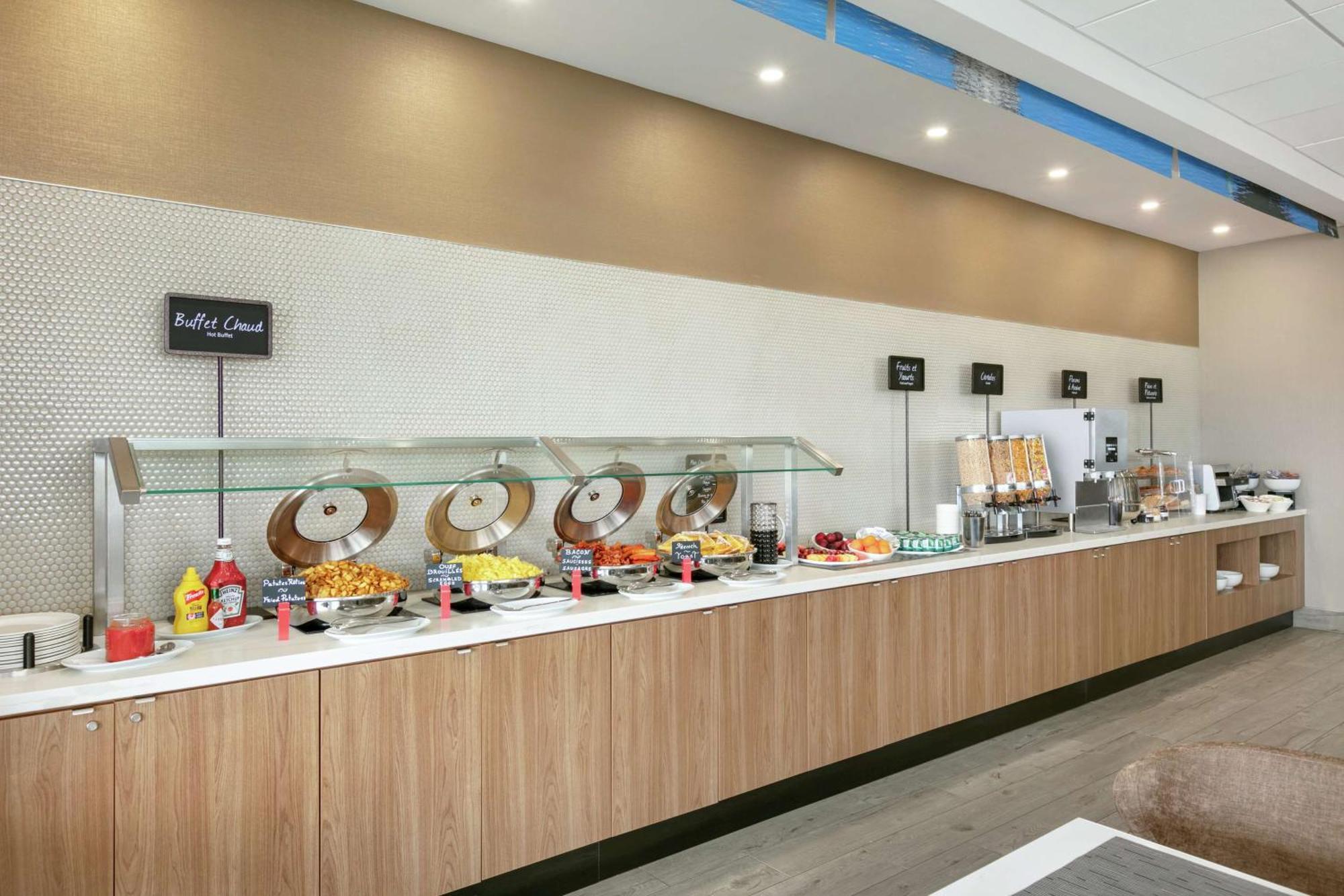 Embassy Suites By Hilton Montreal Airport Pointe-Claire Bagian luar foto