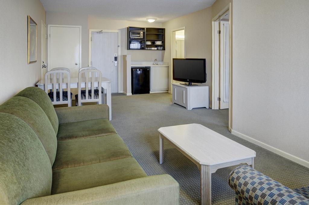 Embassy Suites By Hilton Montreal Airport Pointe-Claire Ruang foto