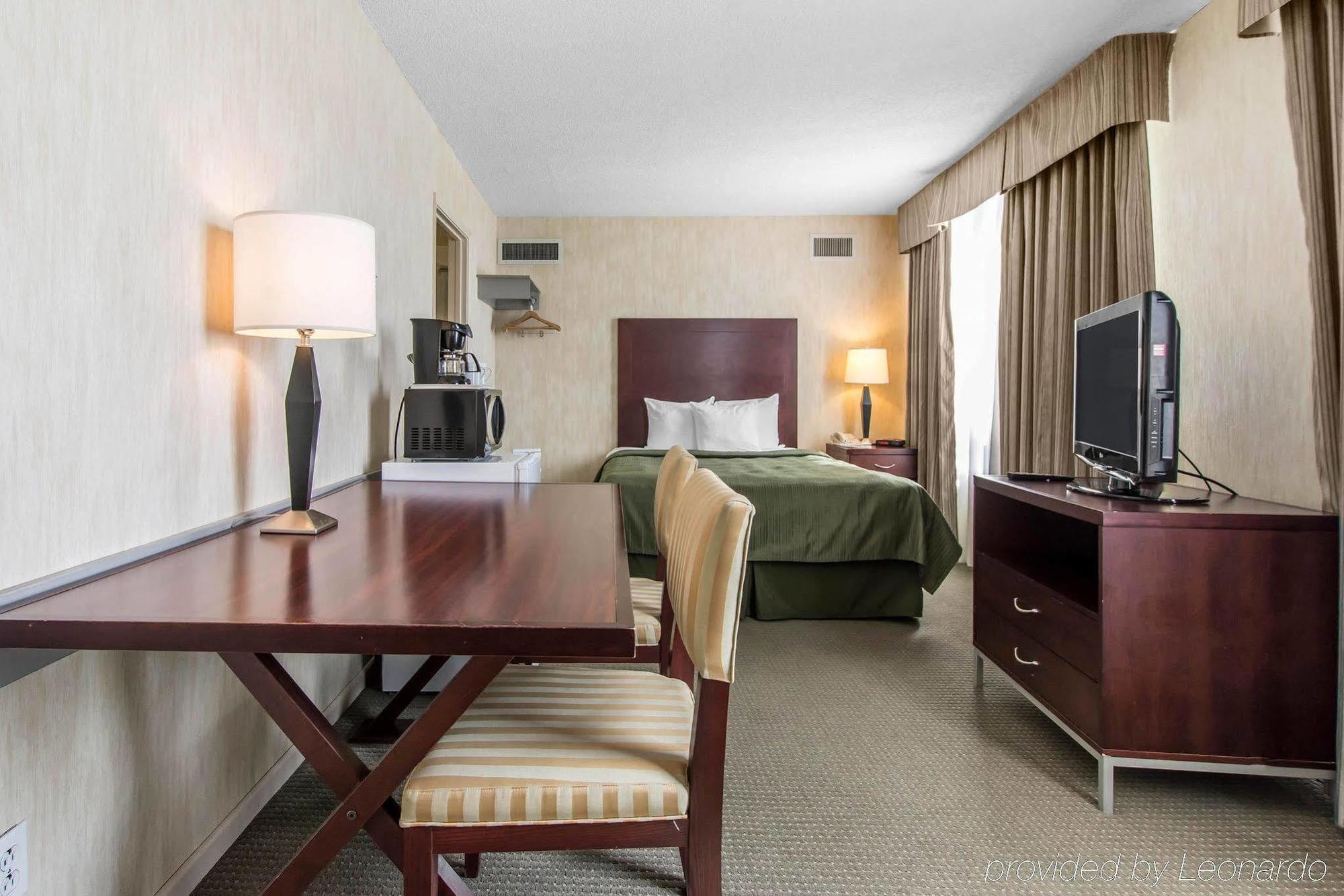 Embassy Suites By Hilton Montreal Airport Pointe-Claire Bagian luar foto