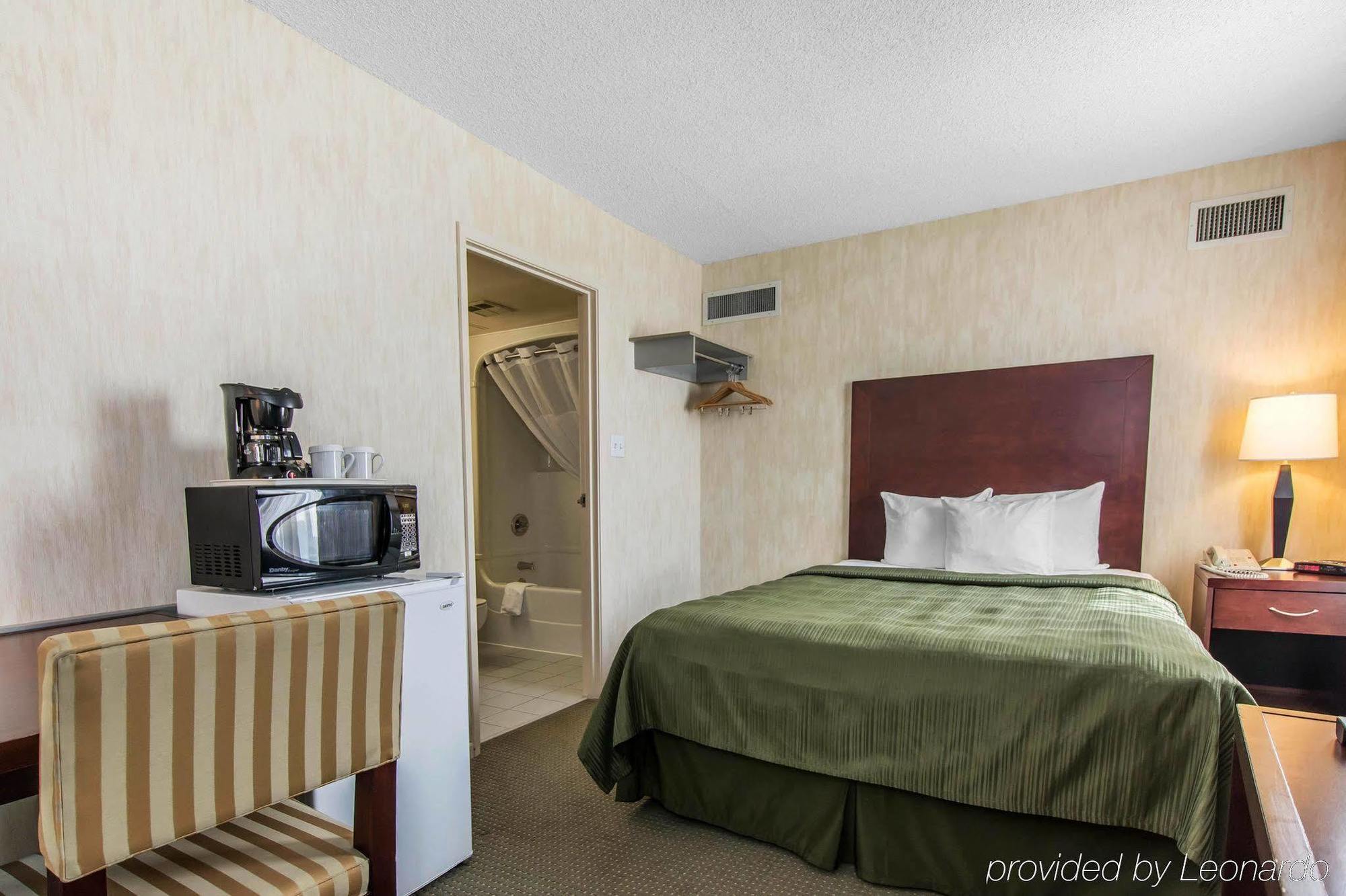 Embassy Suites By Hilton Montreal Airport Pointe-Claire Bagian luar foto