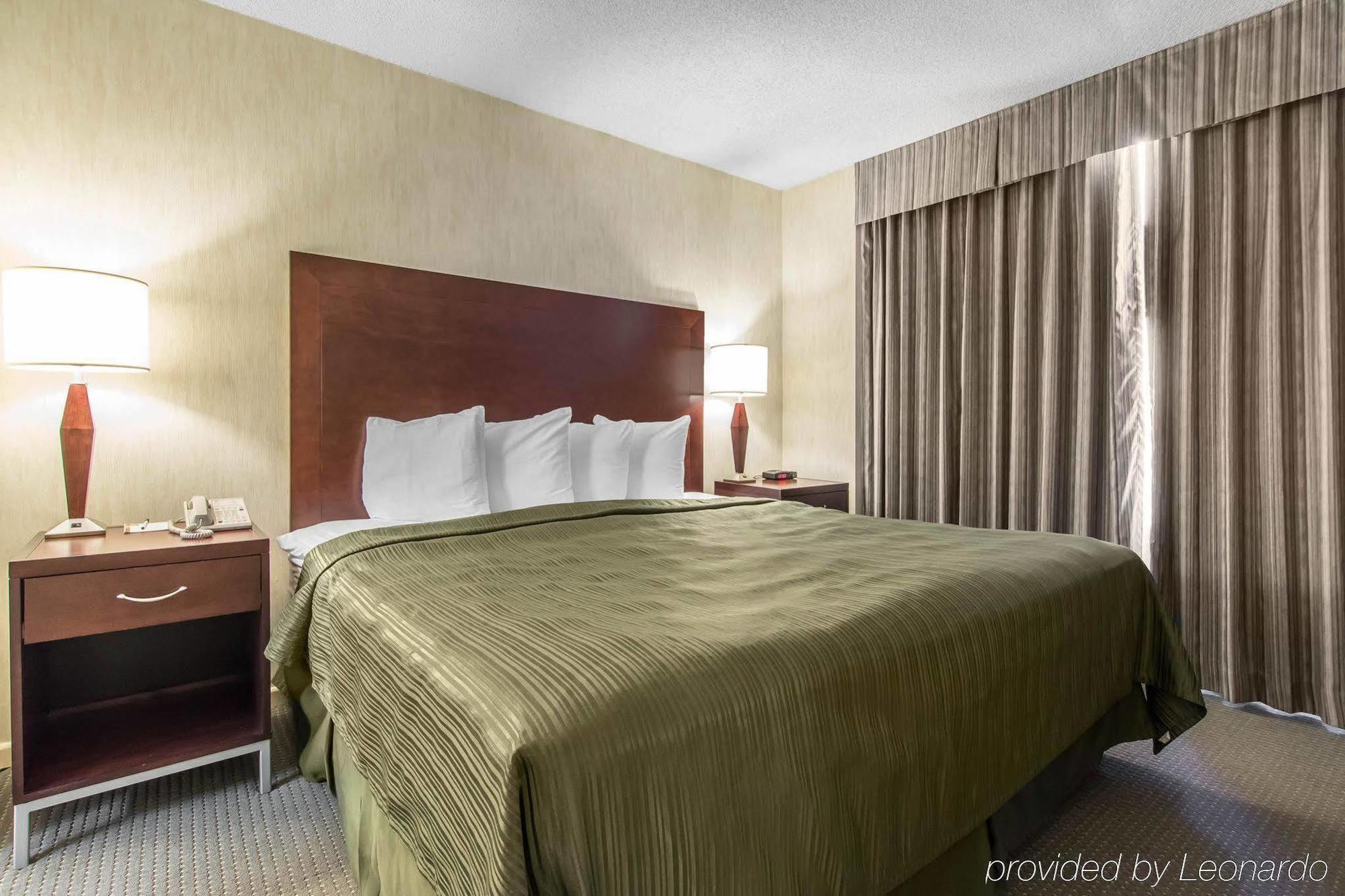 Embassy Suites By Hilton Montreal Airport Pointe-Claire Bagian luar foto