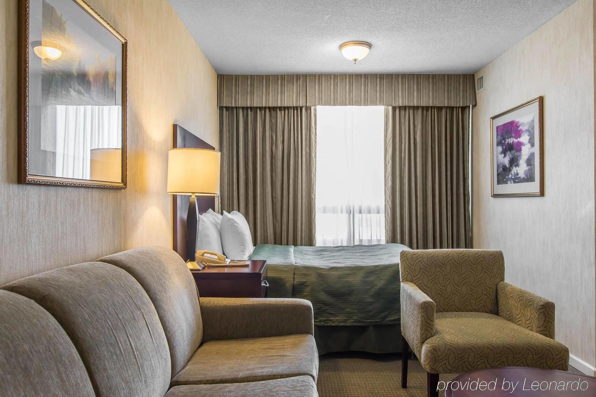 Embassy Suites By Hilton Montreal Airport Pointe-Claire Bagian luar foto