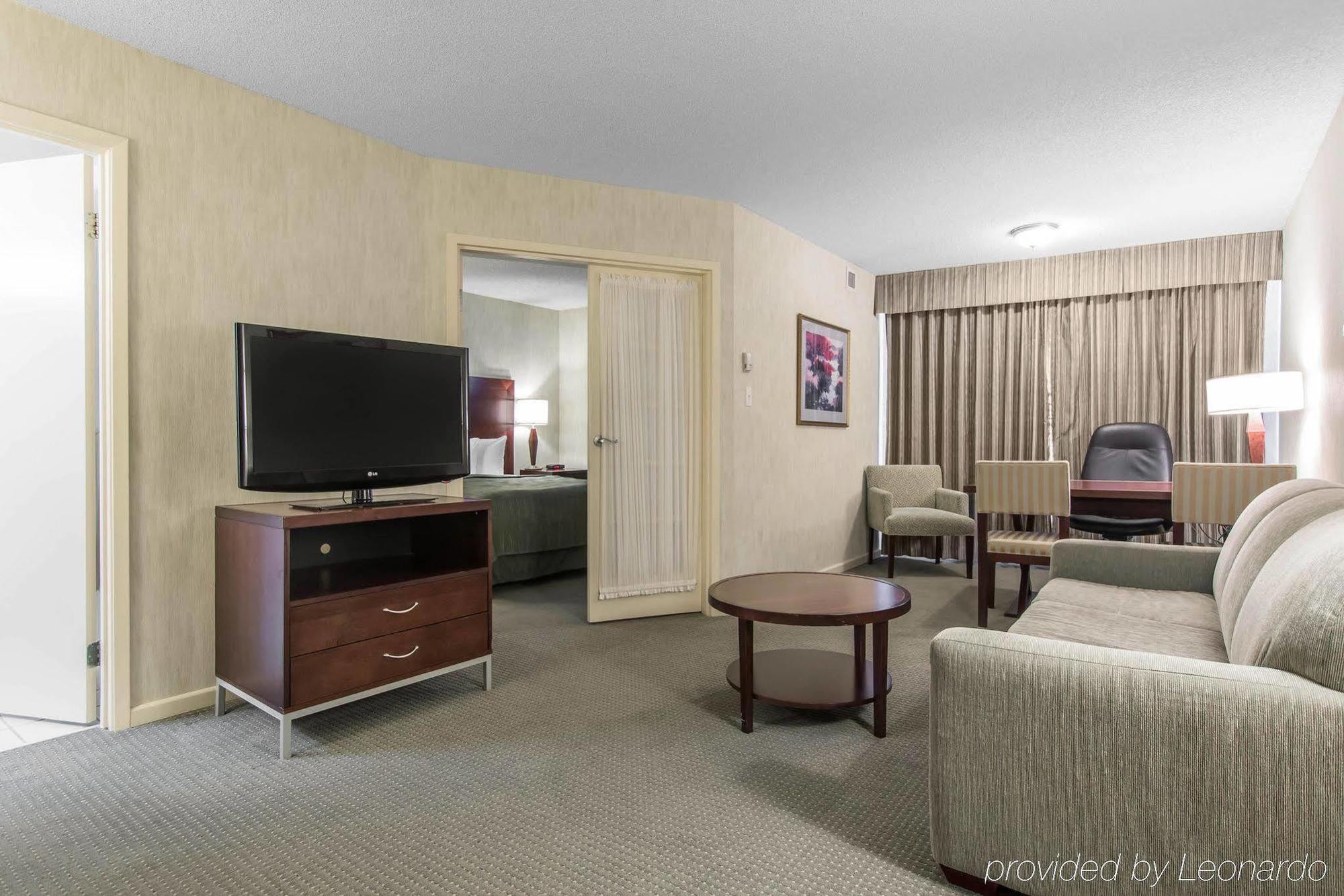 Embassy Suites By Hilton Montreal Airport Pointe-Claire Bagian luar foto