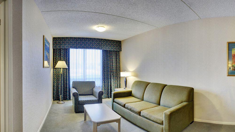 Embassy Suites By Hilton Montreal Airport Pointe-Claire Bagian luar foto